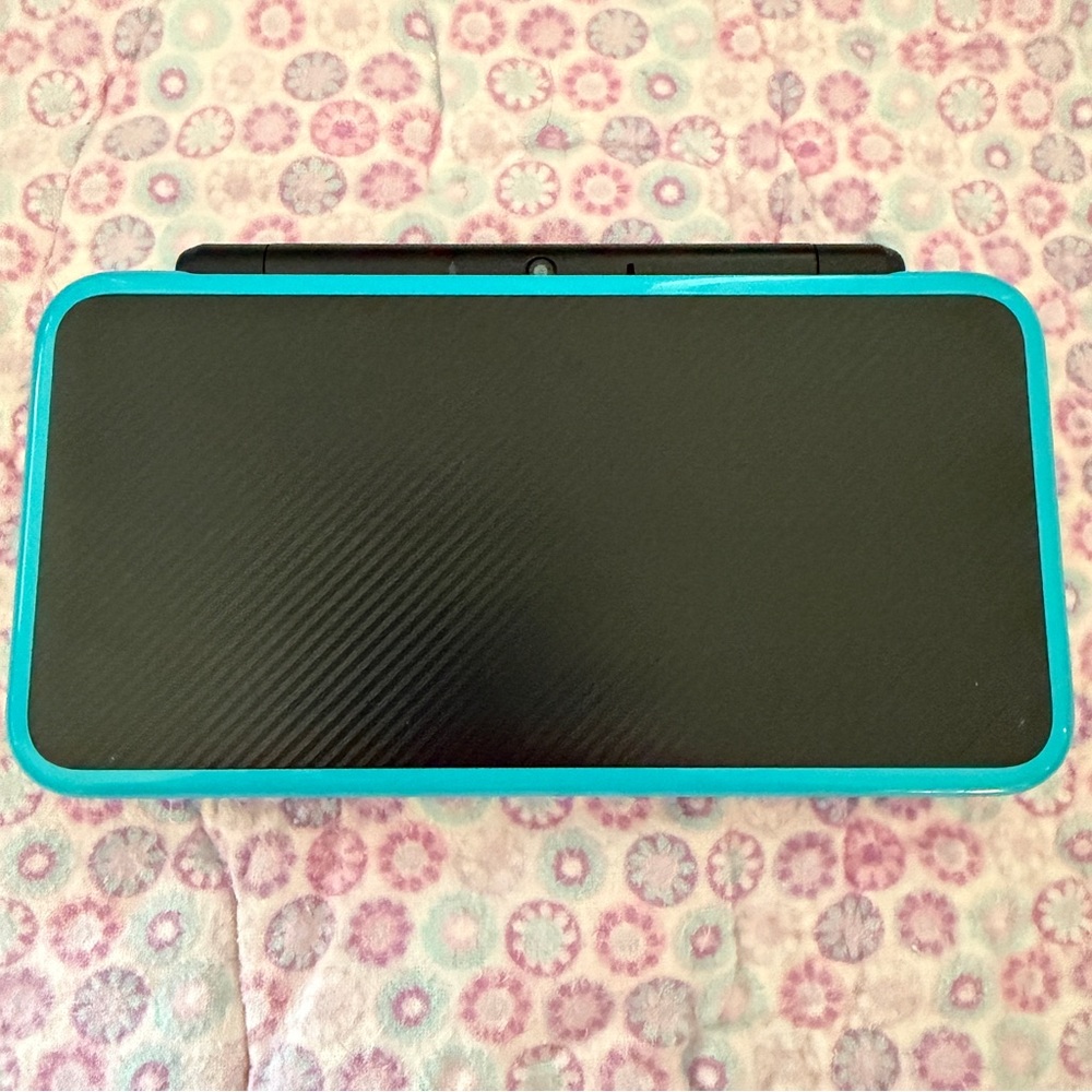 ✨HP✨Nintendo 2DS XL & 19 Games